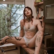  Nude