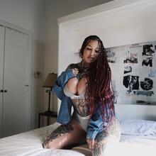  Nude