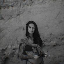  Nude
