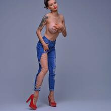 Nude
