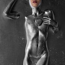  Nude