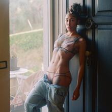  Nude