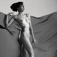  Nude