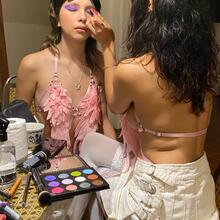  Nude
