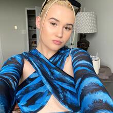  Nude