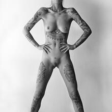  Nude