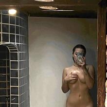  Nude