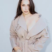  Nude