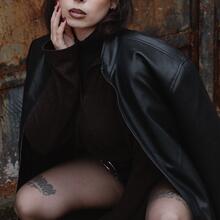  Nude