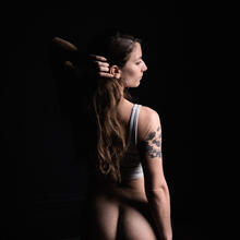  Nude