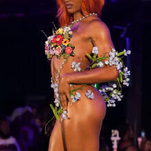  Nude