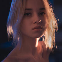  Nude