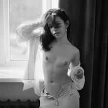  Nude