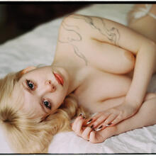  Nude