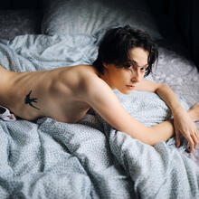 Nude