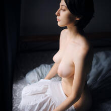  Nude