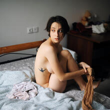  Nude