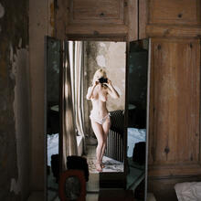  Nude