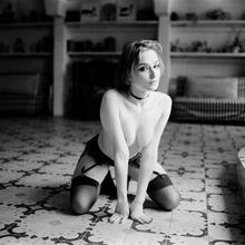  Nude