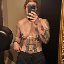  Nude