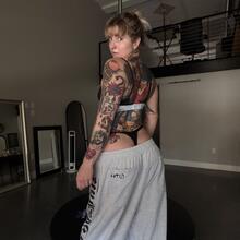  Nude