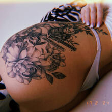  Nude