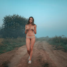  Nude