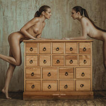  Nude