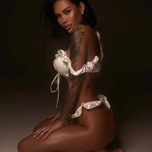  Nude