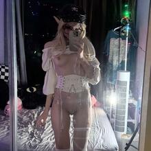  Nude