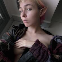  Nude