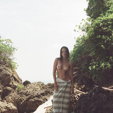  Nude