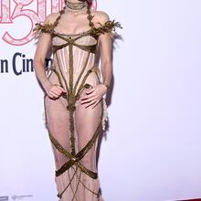  Nude