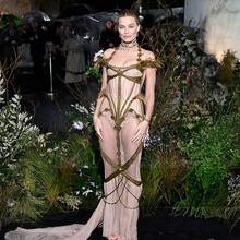  Nude
