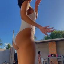  Nude