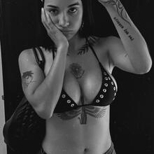  Nude