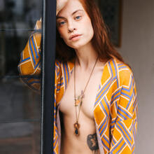  Nude