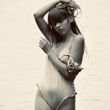  Nude