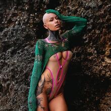  Nude