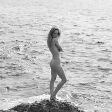  Nude