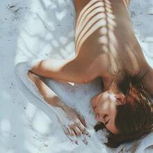  Nude