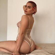  Nude