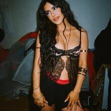  Nude