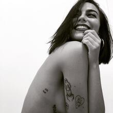  Nude