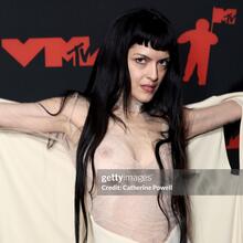  Nude