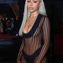  Nude