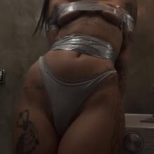  Nude