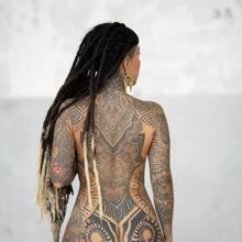  Nude