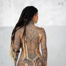  Nude