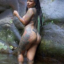  Nude